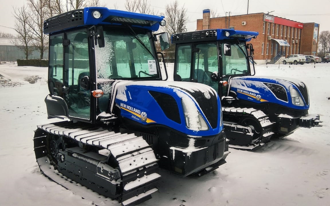 New Holland TK4.100: компактность и устойчивость на склонах